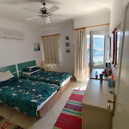 Bodrum Bosphorus Beachfront For 9 People בית נופש