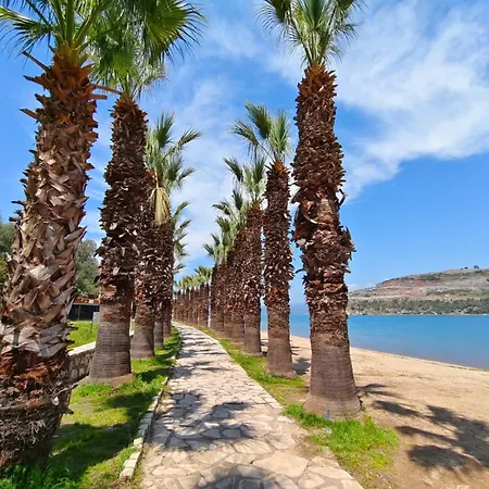בית נופש Bodrum Bosphorus Beachfront For 9 People *