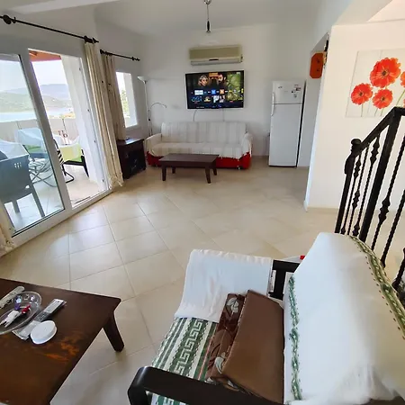 Bodrum Bosphorus Beachfront For 9 People בית נופש