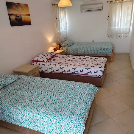 בית נופש Bodrum Bosphorus Beachfront For 9 People *